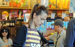 Alessandra Ambrosio z córeczką na zakupach (FOTO)