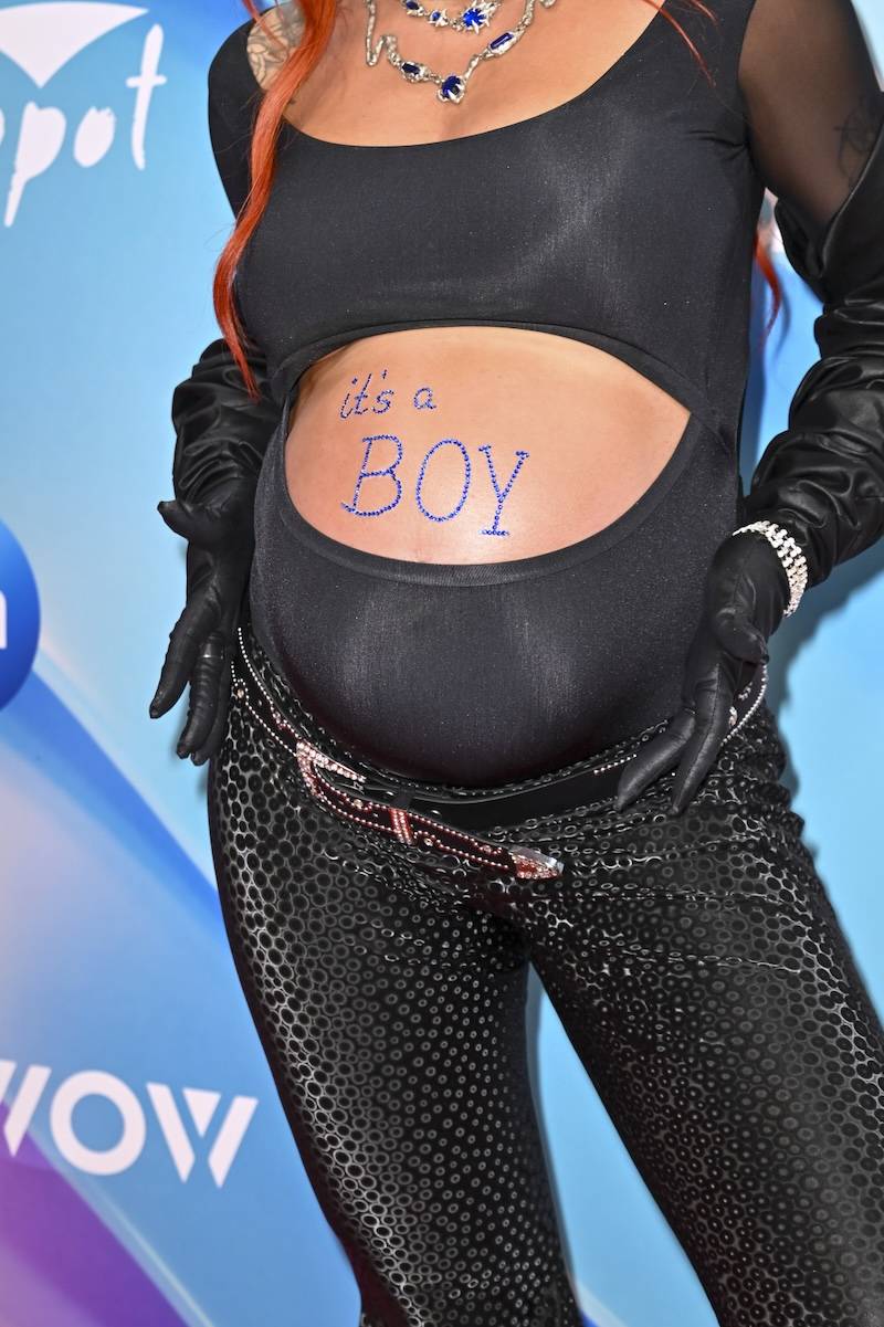 Red Lips tuż przed wejściem na scenę w Sopocie ogłasza płeć dziecka!