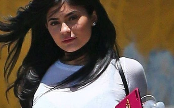 Pierwsze zdjęcia Kylie Jenner po porodzie