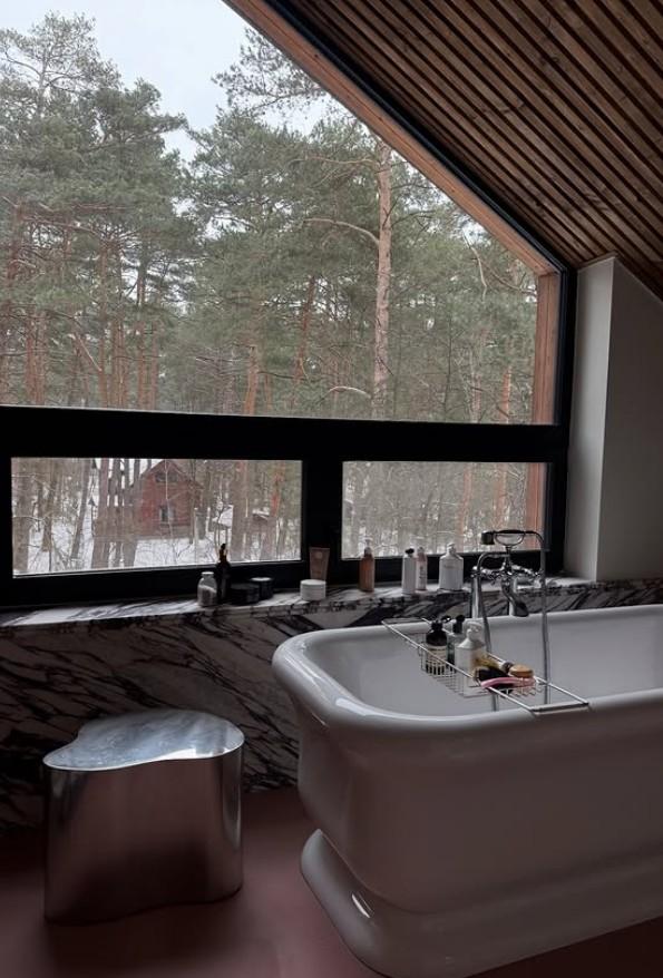 Obłędna łazienka Julii Wieniawy, fot. Instagram