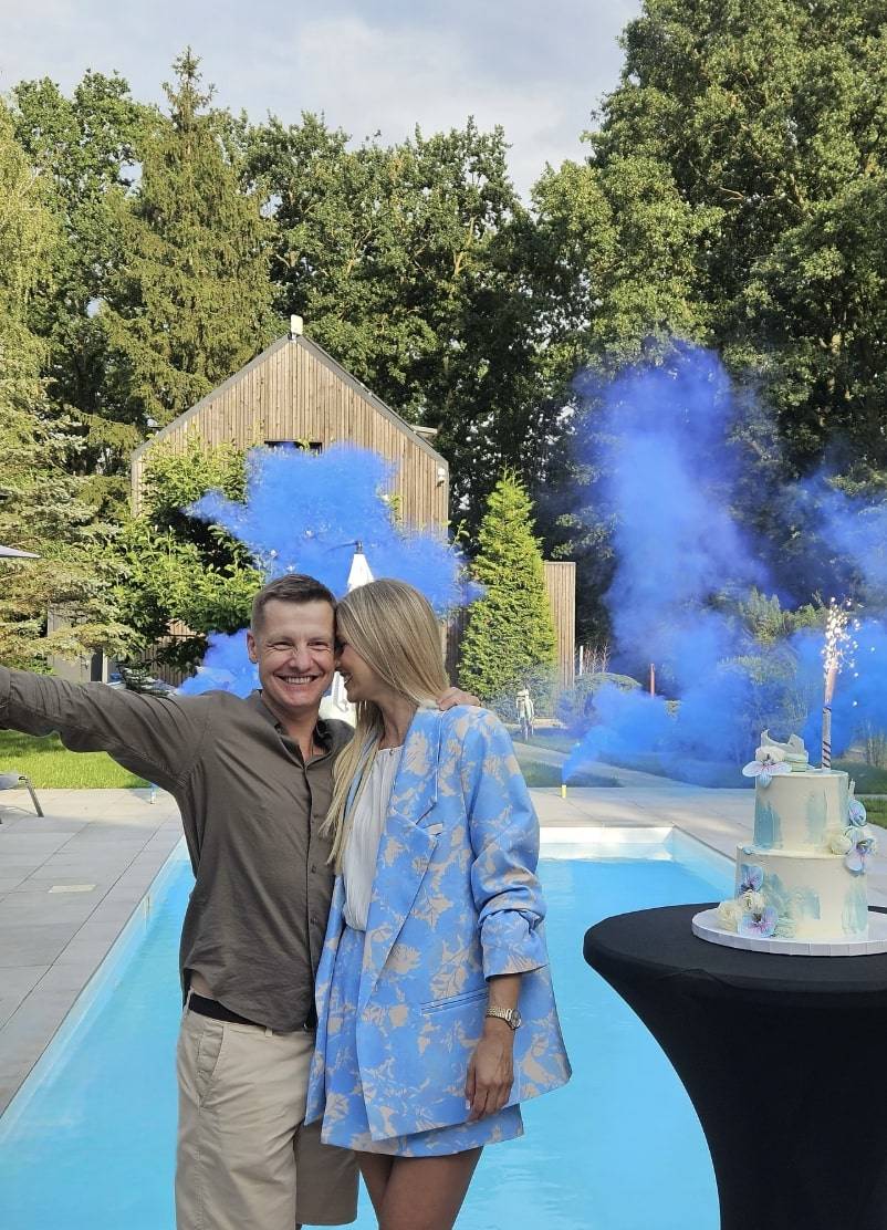 Rafał Mroczek z przytupem uczcił 30. urodziny swojej żony! Impreza nad basenem, fajerwerki i tłumy gości (FOTO)