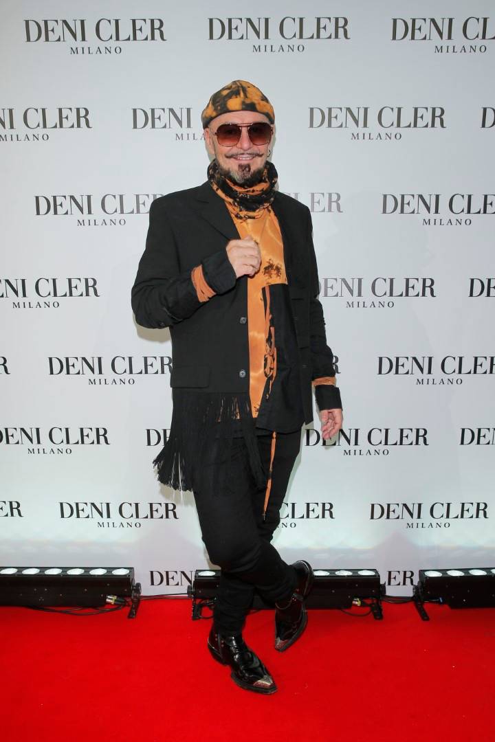 Pokaz Deni Cler: Joanna Racewicz CAŁUJE SIĘ z Małgorzatą Ohme niczym Madonna z Britney Spears!