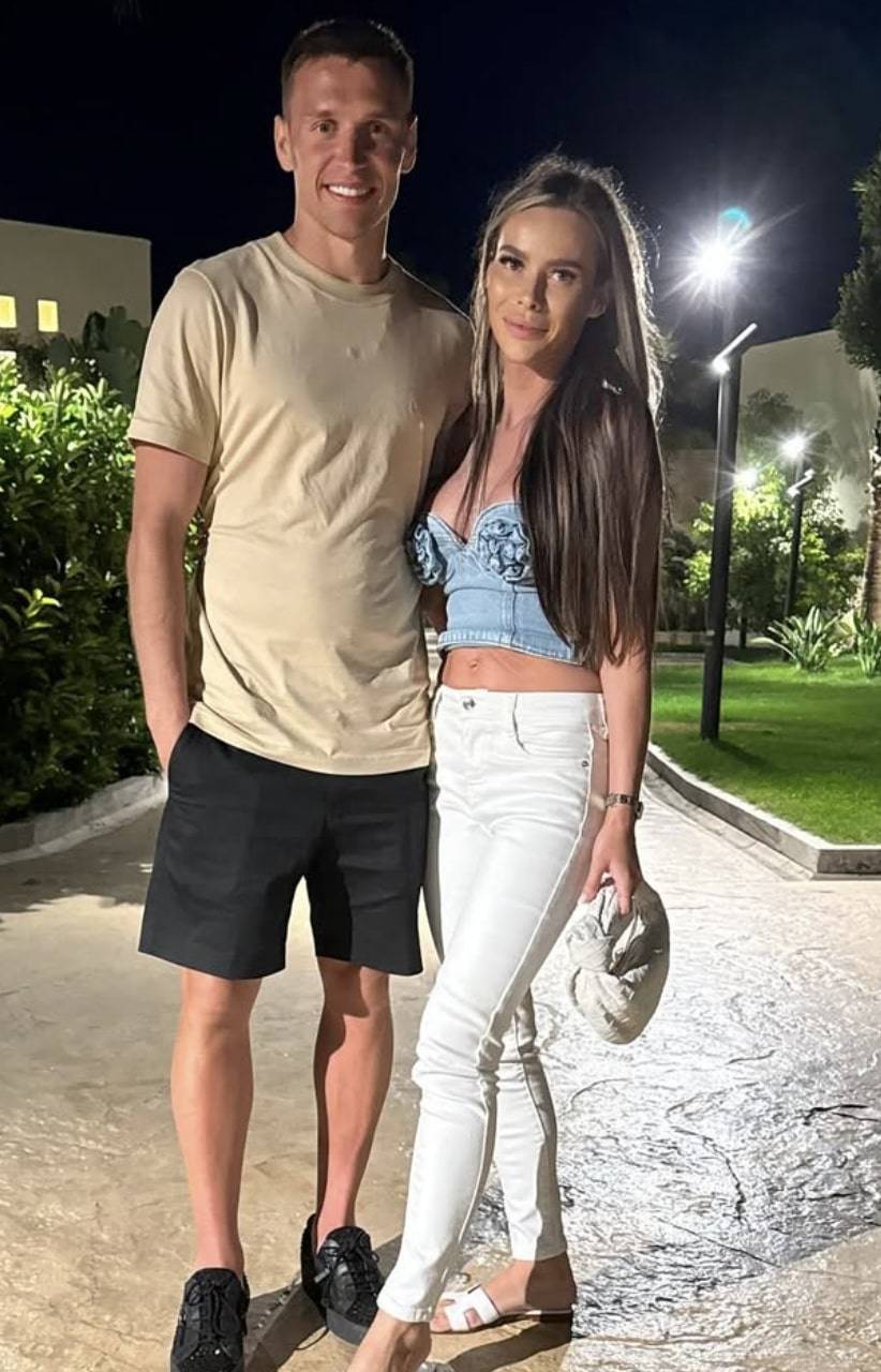 Przemysław Frankowski przywitał Stambuł! Jego żona już podbija serca TURECKICH kibiców (FOTO)