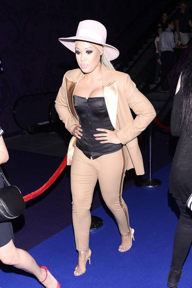 Czy Twój biust to potrafi? Zobacz, co ze swoim wyczynia Patrycja Kazadi!