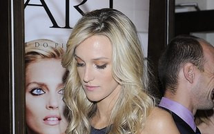 Z takimi nogami tylko na wybieg! (FOTO)