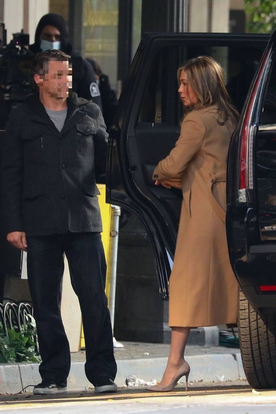 Jennifer Aniston wysiada z samochodu