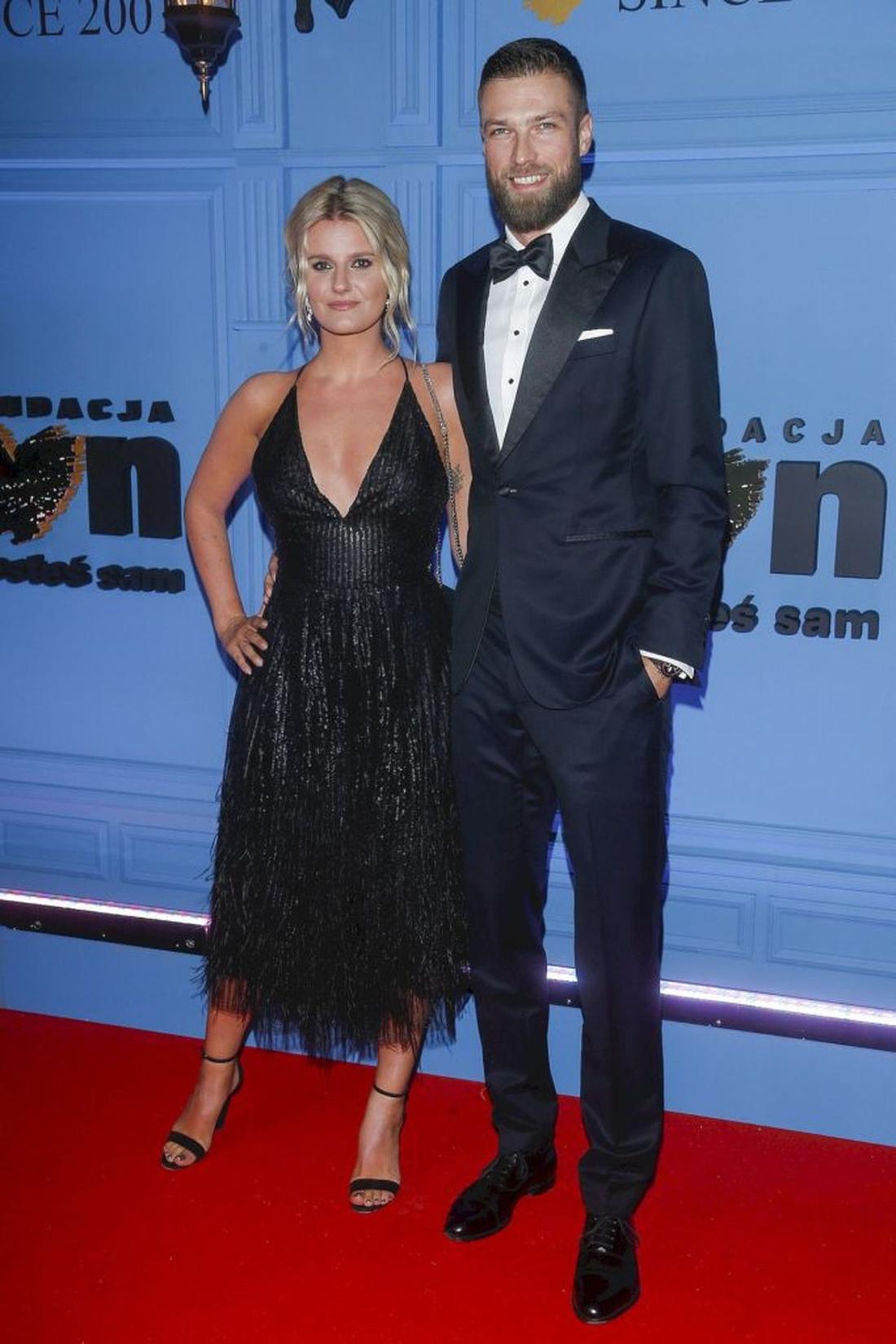 Zofia Zborowska w mężem na czerwonym dywanie. 