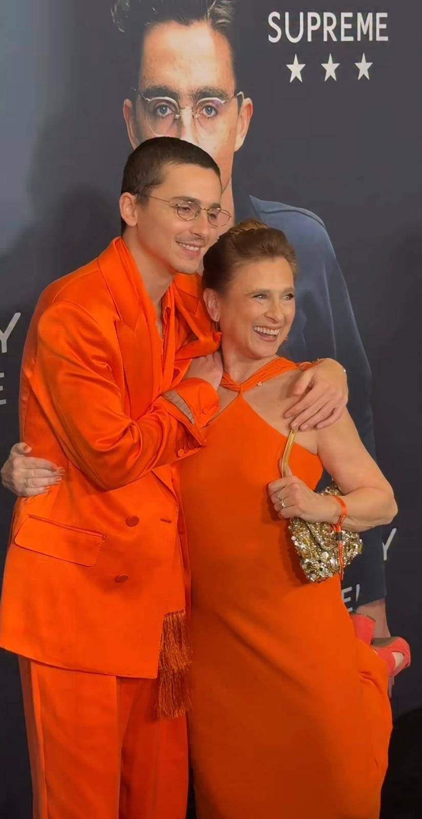 Timothée Chalamet zabrał mamę na czerwony dywan, fot. Instagram.