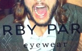 Ashton Kutcher baluje ze znajomymi w LA  (FOTO)