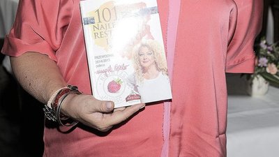 Gwiazdy w kręconych włosach