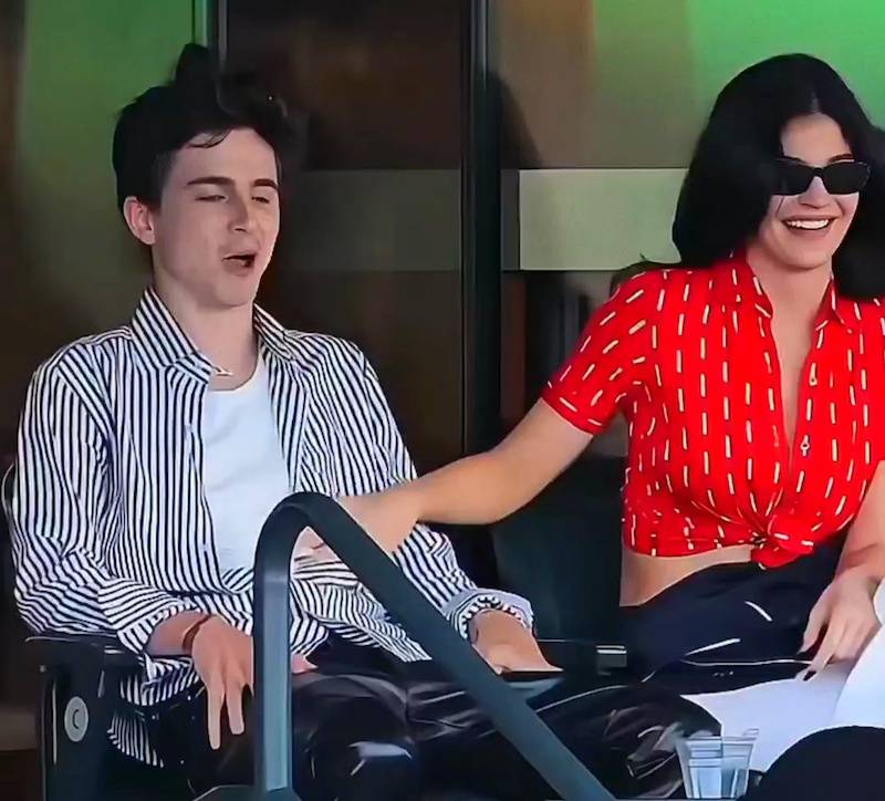 Kylie Jenner nie może oderwać rąk od Timothée Chalameta! Internauci bezlitośni: „Wygląda, jakby go to nie interesowało”