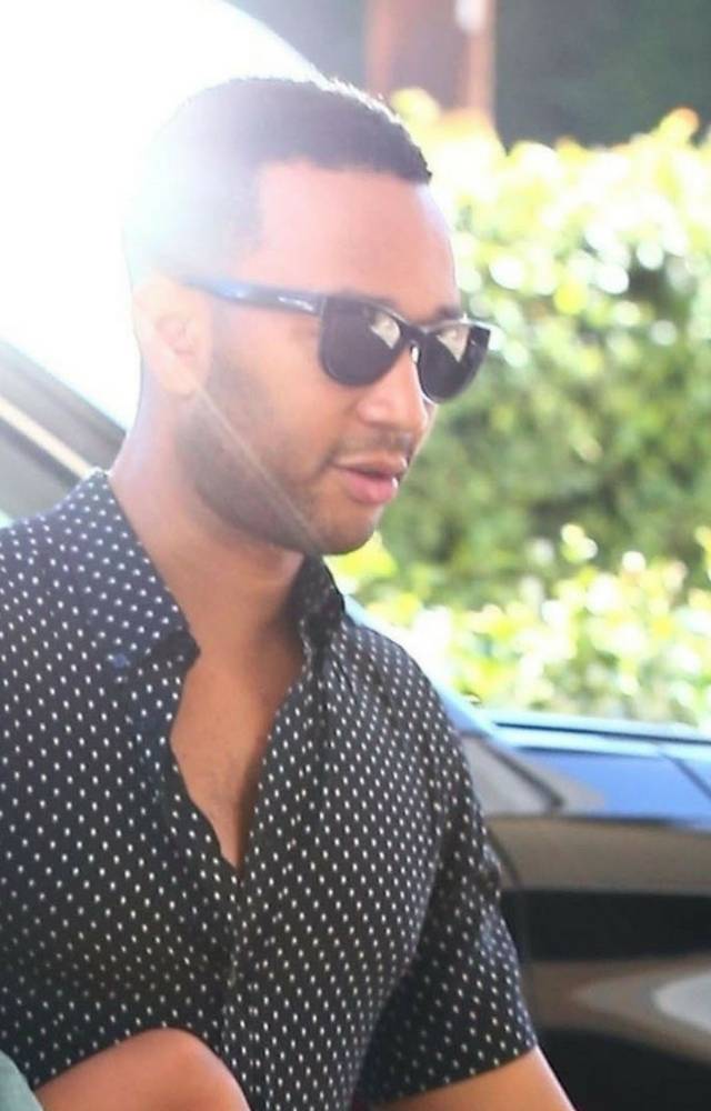 Gdzie się podział ciążowy brzuszek Chrissy Teigen?!