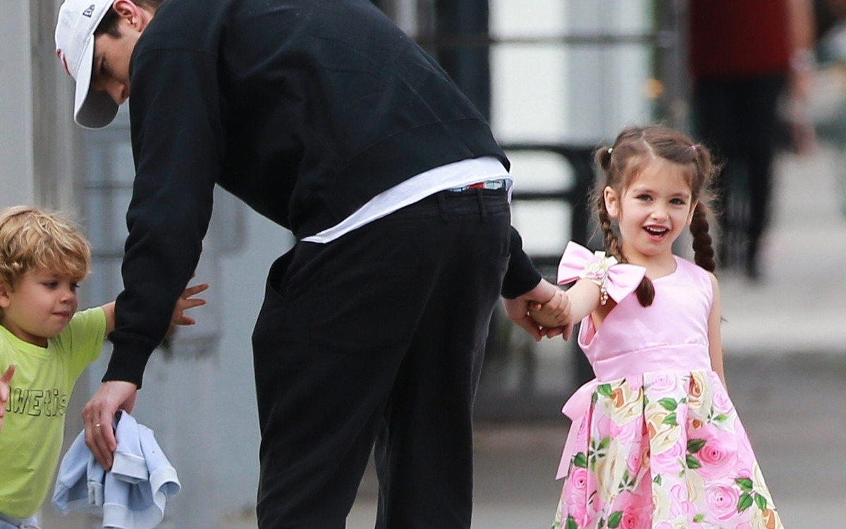 Ashton Kutcher w najtrudniejszej roli życia – aktor ogarnia dwójkę dzieci (ZDJĘCIA)