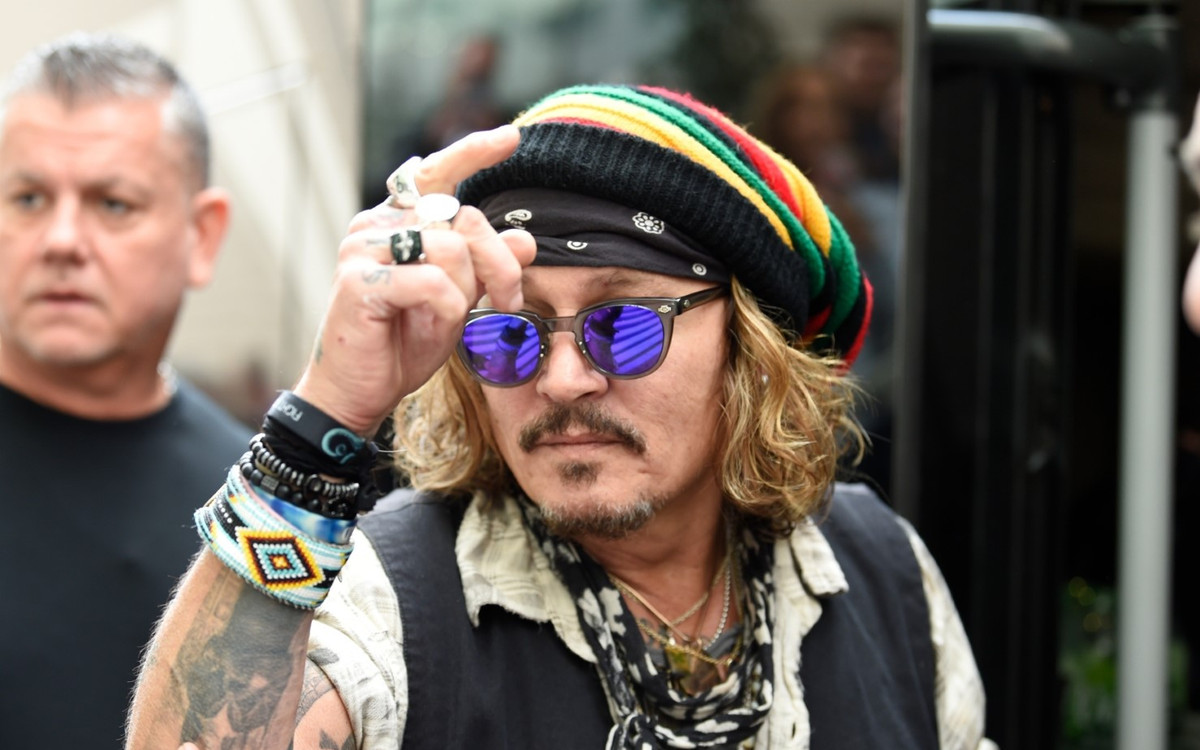 Johnny Depp oferuje swoje usługi, “Jestem dostępny na urodziny, przyjęcia, wesela…”