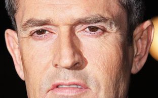 Rupert Everett przesadził z botoksem (FOTO)