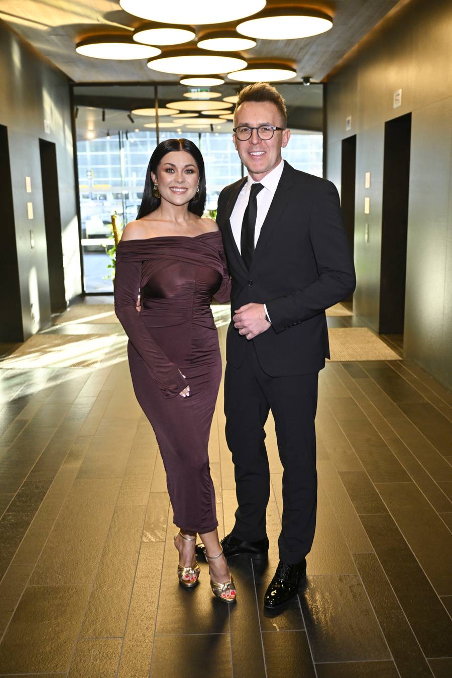 Kasia Cichopek w burgundowej kreacji na Gali. Wszyscy patrzą na jej stopy