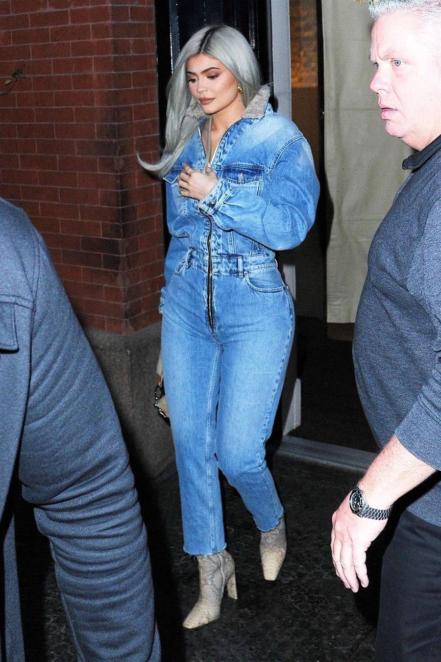 Kylie Jenner ściśnięta w talii jak OSA