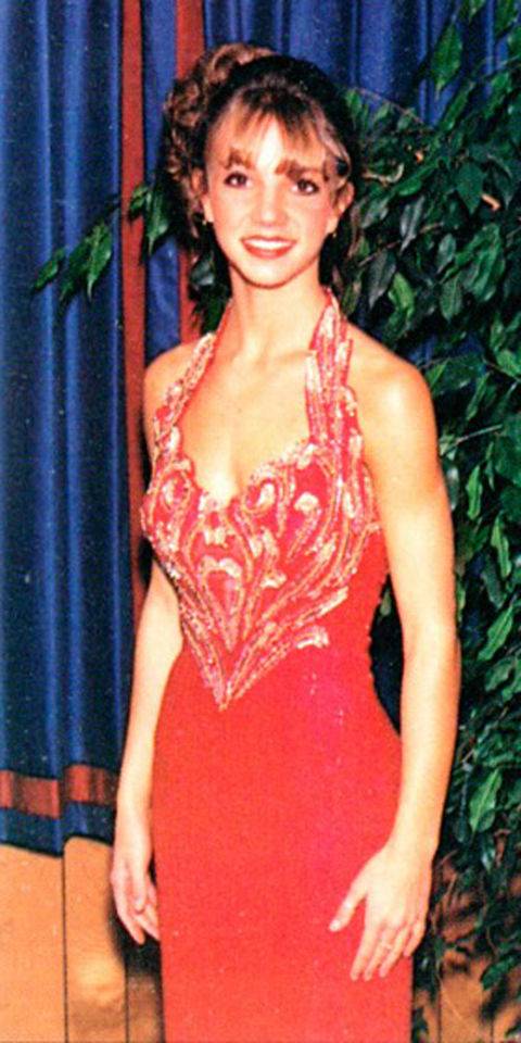 Szok! Tak wyglądały gwiazdy na swoich maturalnych balach