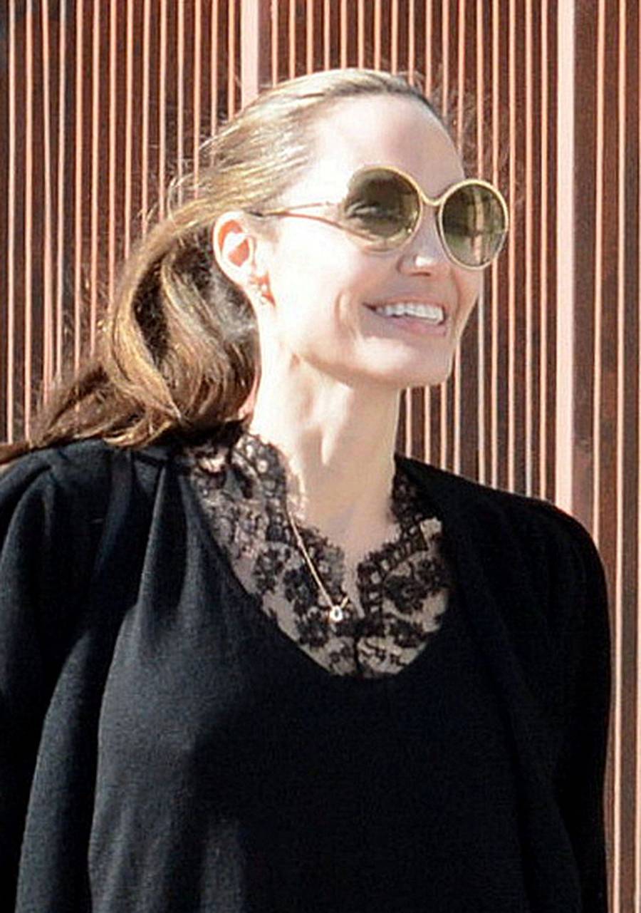 Angelina Jolie z Vivienne spaceruje za rękę – córka jest coraz bardziej podobna do mamy (ZDJĘCIA)