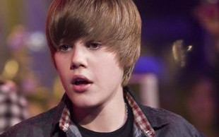 Justin Bieber był ulicznym grajkiem (FOTO)