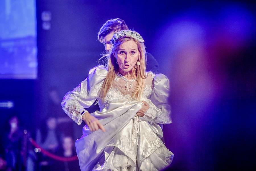 Maurycy Popiel zatańczył z mamą w “TzG”. Jego mama była gwiazdą lat 90′ (FOTO)