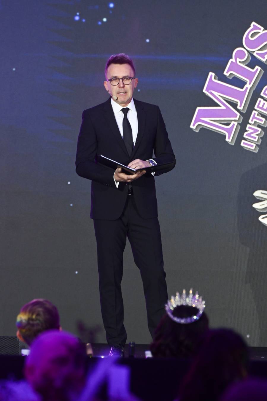 Kasia Cichopek w burgundowej kreacji na Gali. Wszyscy patrzą na jej stopy