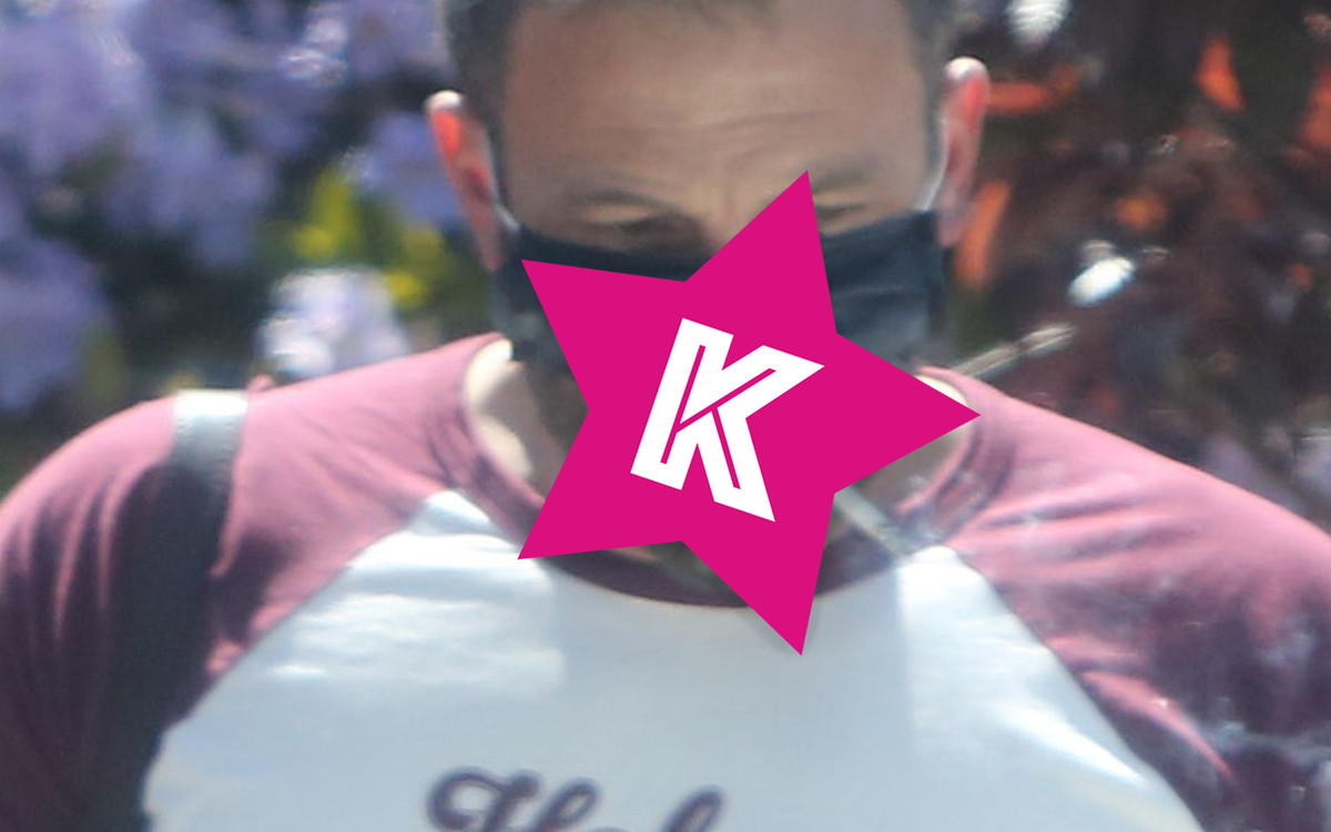 Ben Affleck w masce PALI papierosa – jak on to robi? (ZDJĘCIA)