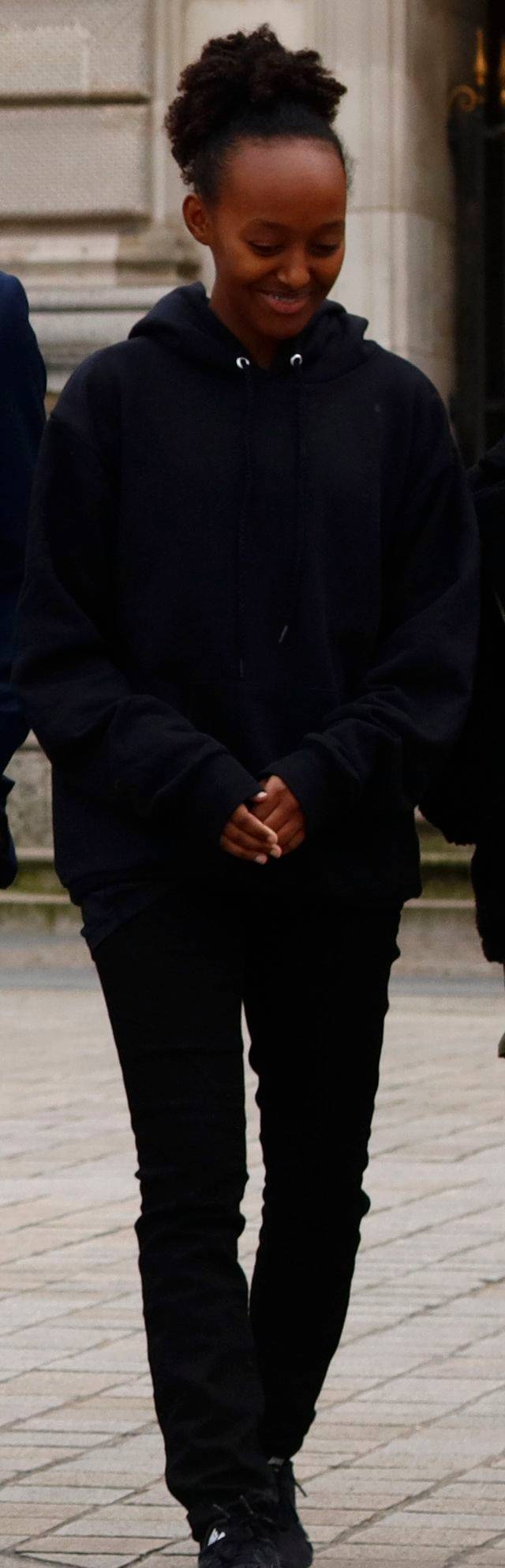 Angelina Jolie z dziećmi w Paryżu