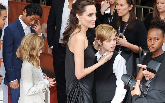 OK Magazine: Dzieci Angeliny Jolie ZDZICZAŁY