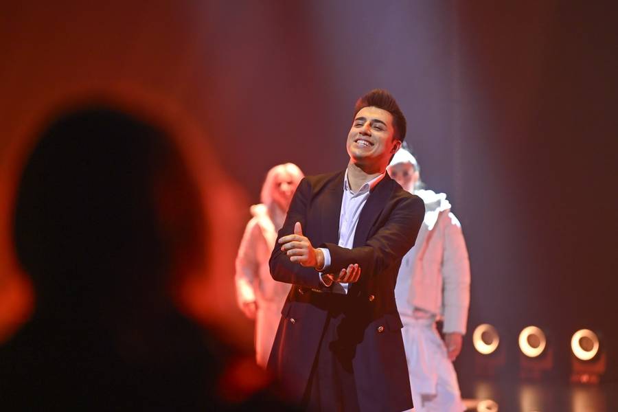 TVP ujawniło gwiazdy Sylwestra z Dwójką! Takich zmian w obsadzie jeszcze nie było (FOTO)