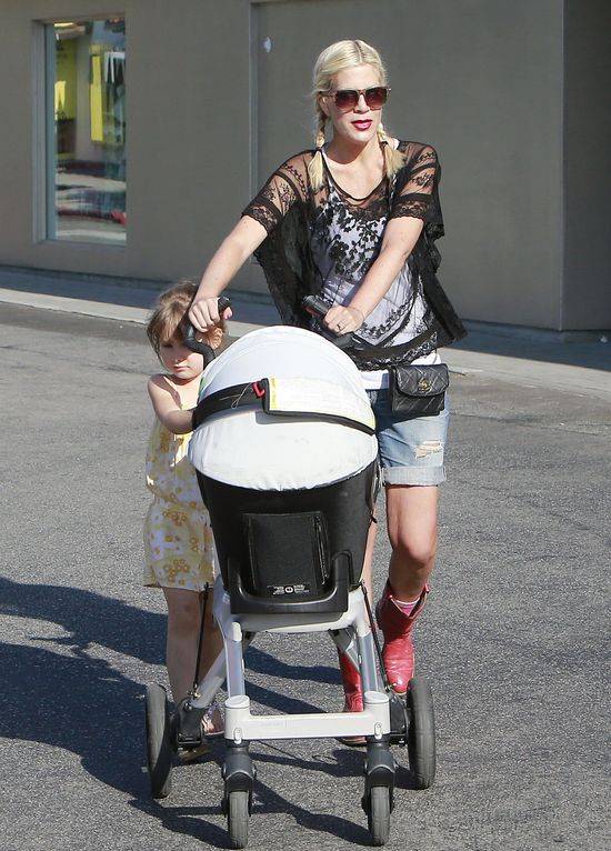 Tori Spelling spędza czas z dziećmi