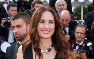 Ma 54 lata i przyszła na galę bez stanika!