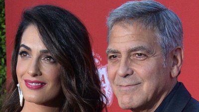 Bliźniaki Clooneyów zrobiły na pokładzie samolotu niezły cyrk