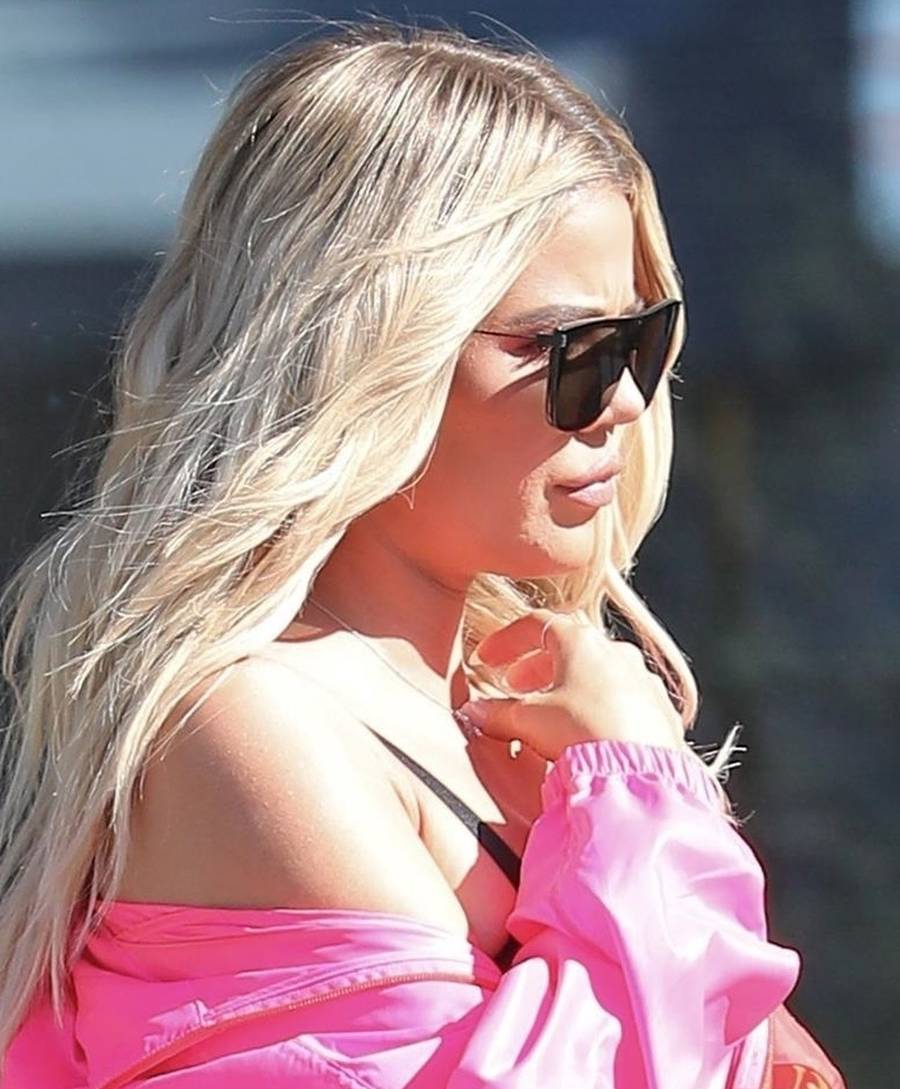 Na TYCH ZDJĘCIACH widać, że Khloe Kardashian wciąż ma KOMPLEKSY