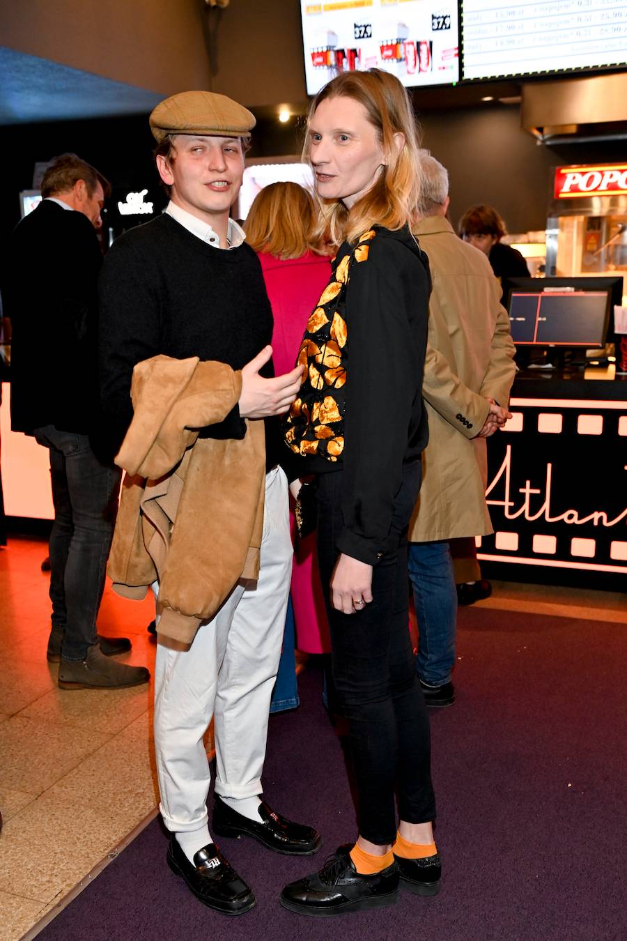 Premiera “Prawdziwe życie aniołów”. Julia Wieniawa z przyjacielem Musiałowskim, dawno niewidziany Krzysztof Globisz