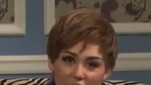 Miley Cyrus parodiuje Justina Biebera (VIDEO)