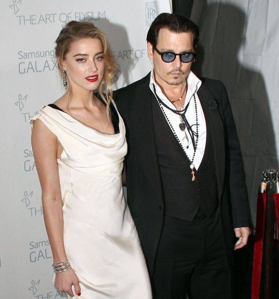 Piękna Amber Heard i Johnny Depp w brudnych butach
