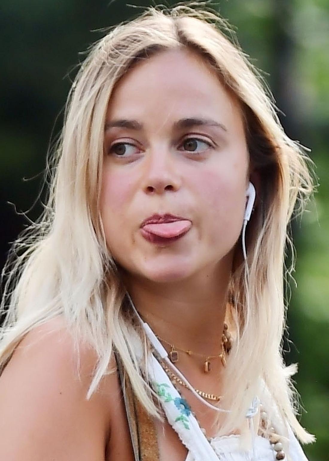 Amelia Windsor na zakupach