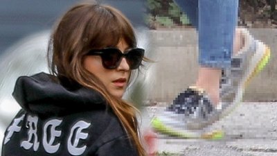 Dakota Johnson przyłapana na ulicy. Brytyjski “Vogue” docenił jej stylizacje