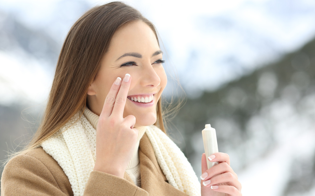 Czego potrzebuje Twoja skóra zimą? Oto podstawy pielęgnacji