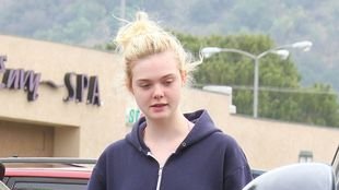 Elle Fanning nie wstydzi się wyjść bez makijażu (FOTO)