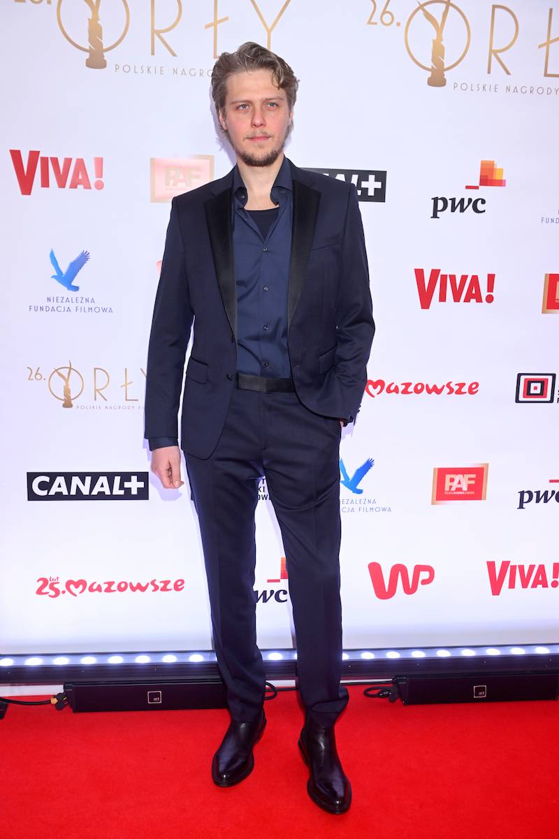 Jakub Gierszał znów podbił serca widzów w najnowszym filmie ‘Kolory zła: Czerwień’. Kim jest aktor?