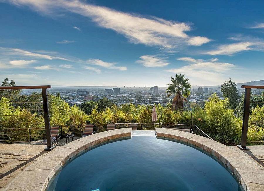 Basen w posiadłości Zaca Efrona