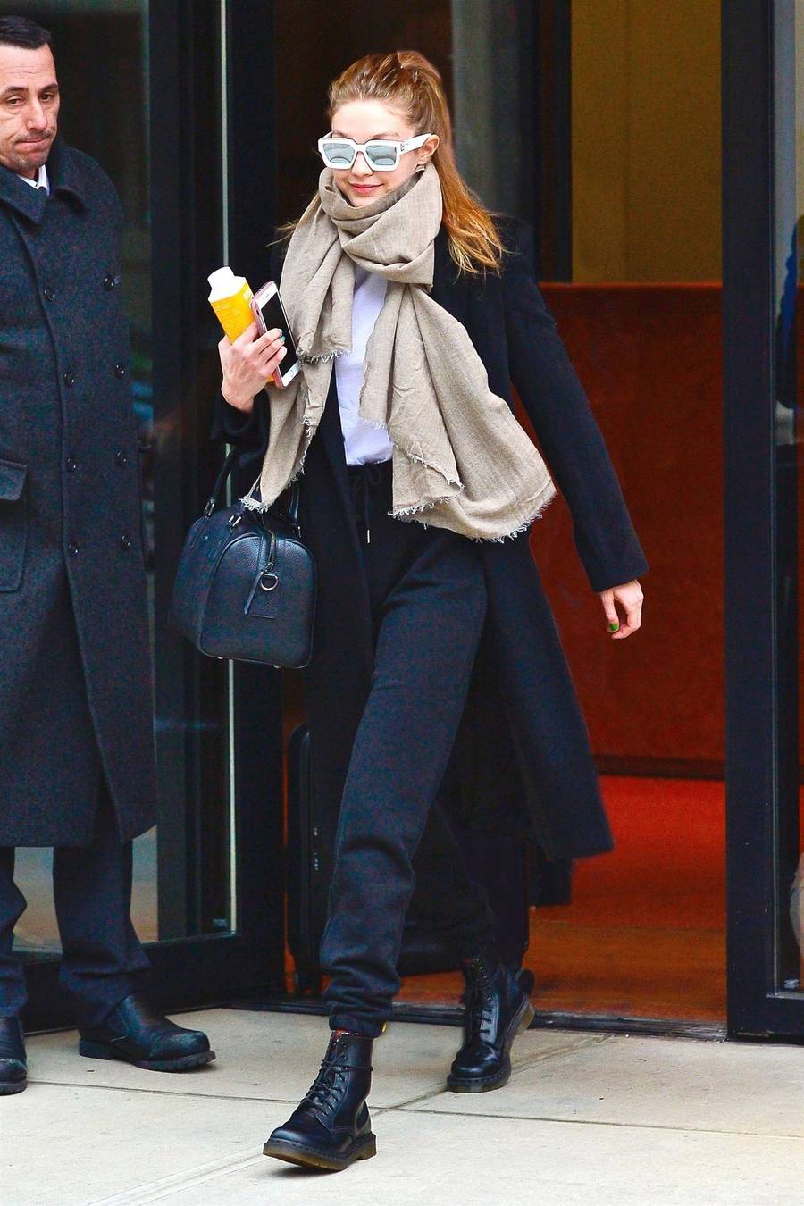 Styl Gigi Hadid – zdjęcia paparazzi z lutego 2019