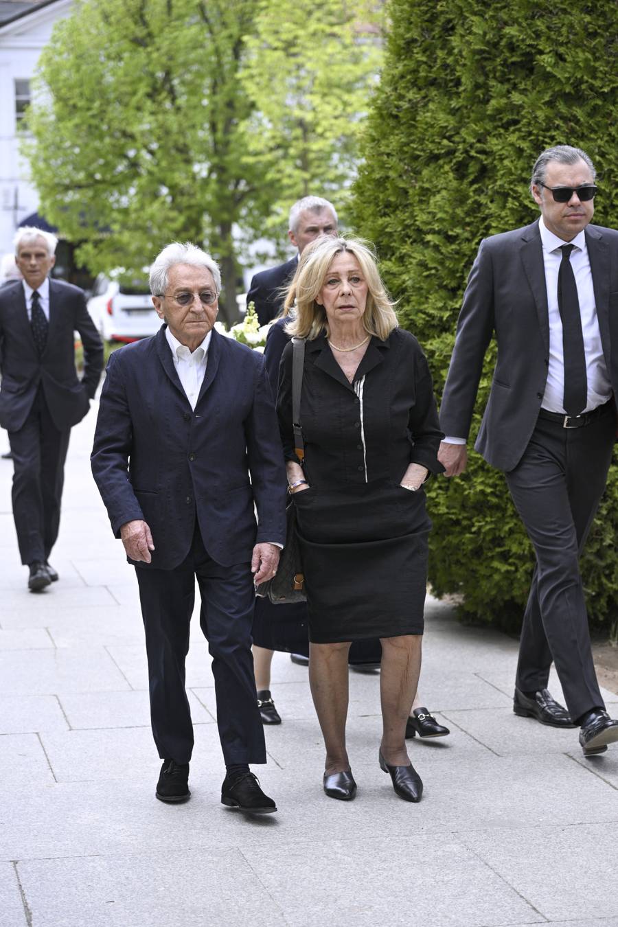 Wiesława i Allan Starscy na pogrzebie Andrzeja Olechowskiego