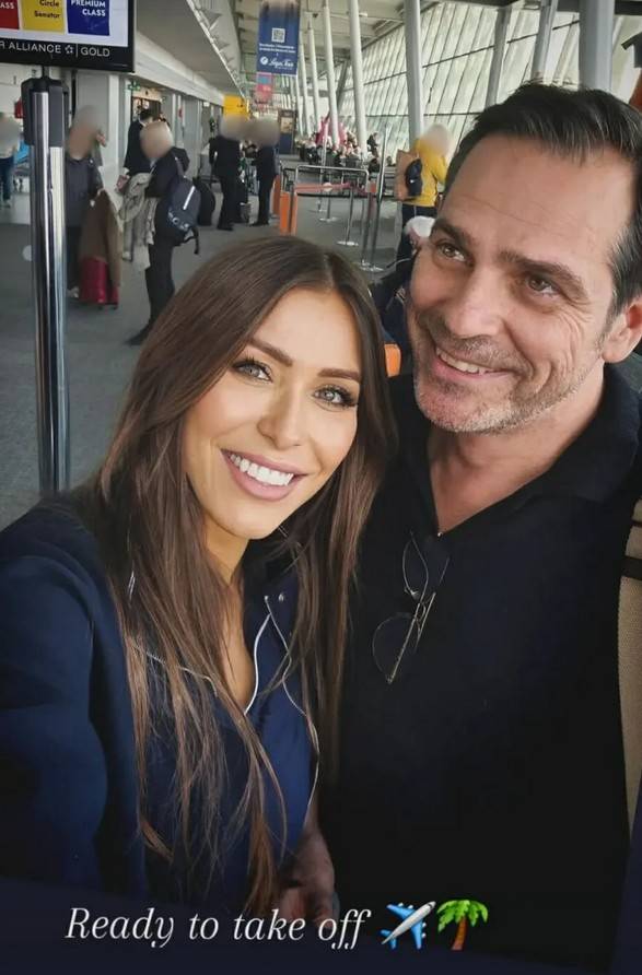 Paweł Deląg z młodszą o 20 lat ukochaną