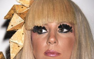 Lady GaGa prowokuje (FOTO)