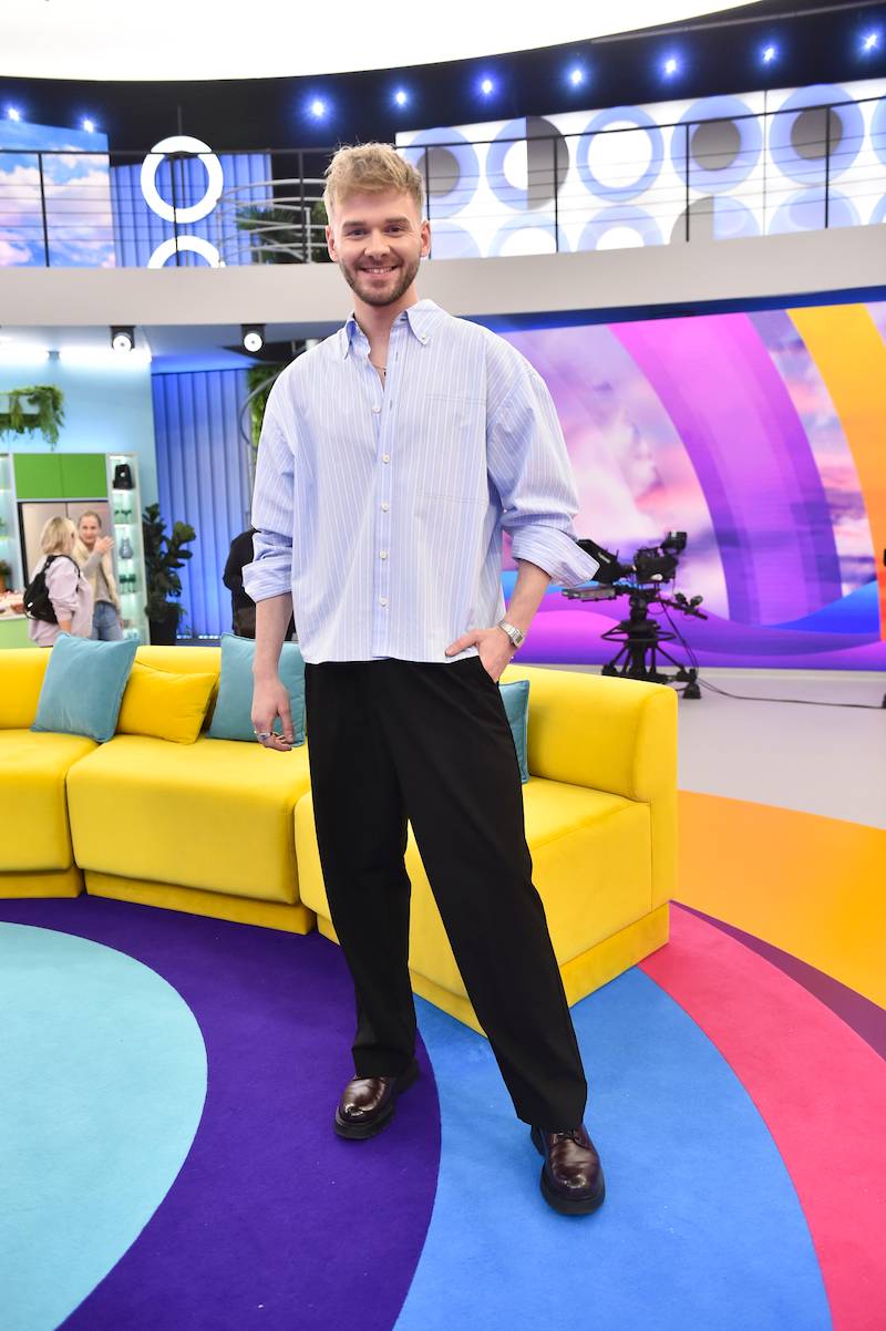 Halo tu Polsat. Edyta Górniak ubrana, jak żabka, Andrzej Grabowski ze swoimi pięknymi córkami…