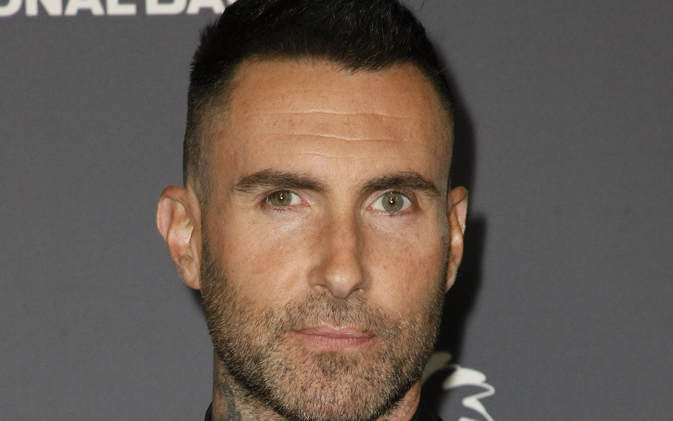 Adam Levine wytatuował sobie na twarzy… różę!