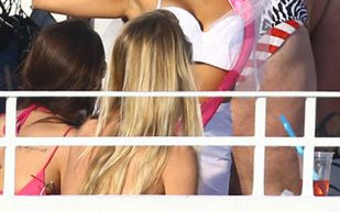 Snooki wręczyła przyjaciółce tort w kształcie warg sromowych